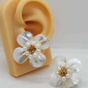 Stud flower earring