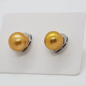 Golden freshwater pearl stud earring